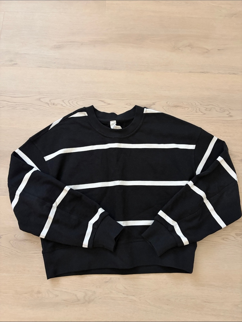 NWOT Lululemon Black & White Striped Crop Sweatshirt